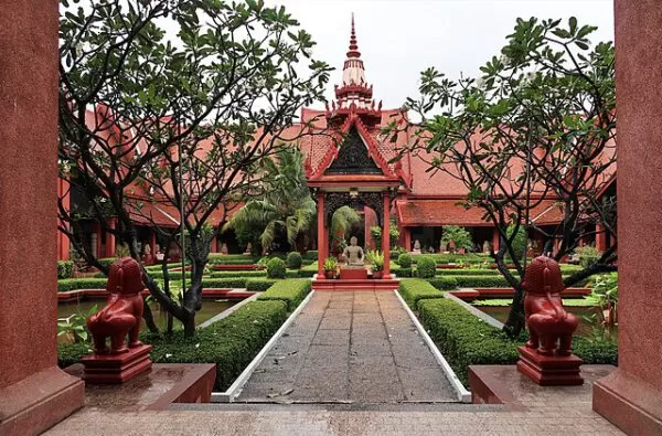 National_Museum_of_Cambodia_courty